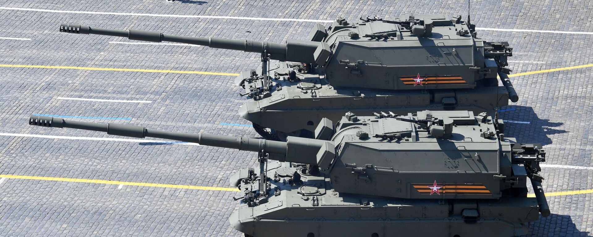 Самоходные артиллерийские установки (САУ) Коалиция-СВ во время военного парада в ознаменование 75-летия Победы в Великой Отечественной войне 1941-1945 годов на Красной площади в Москве - Sputnik Латвия, 1920, 27.12.2023