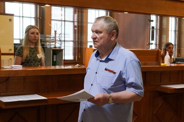 Par spēcīgu Krieviju: KF pilsoņi Latvijā balso par grozījumiem Konstitūcijā Par spēcīgu Krieviju: KF pilsoņi Latvijā balso par grozījumiem Konstitūcijā - Sputnik Latvija