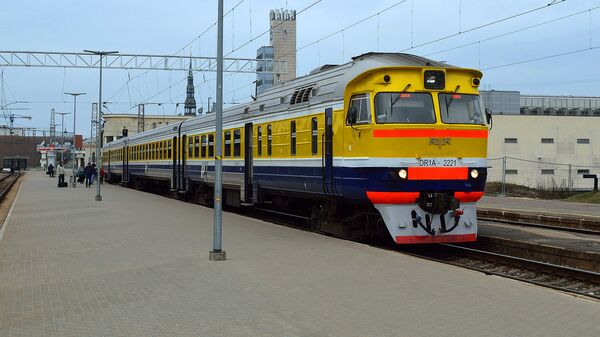 Поезд в Латвии на вокзале - Sputnik Latvija