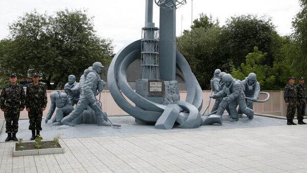 Монумент Тем, кто спас мир в Чернобыле, посвящен пожарным-ликвидаторам последствий катастрофы. - Sputnik Latvija