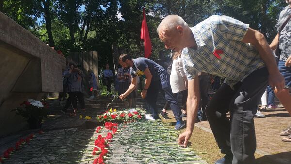 Памятное мероприятие на мемориале в Шкяуне - Sputnik Латвия
