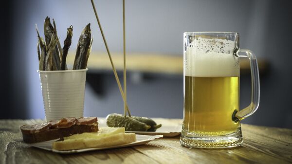 Кружка пива. Архивное фото - Sputnik Латвия