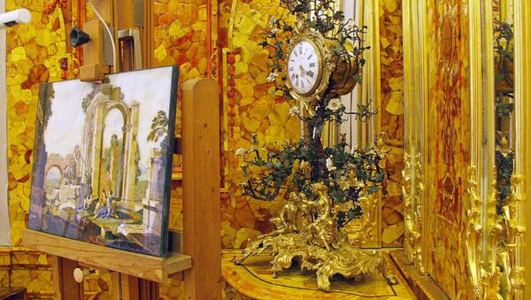 Фрагмент восстановленной Янтарной комнаты в Екатерининском дворце в городе Пушкин. Архивное фото - Sputnik Латвия