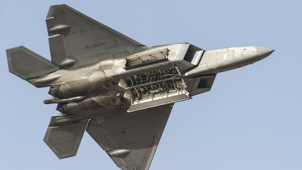Amerikāņu iznīcinātājs F-22 - Sputnik Latvija