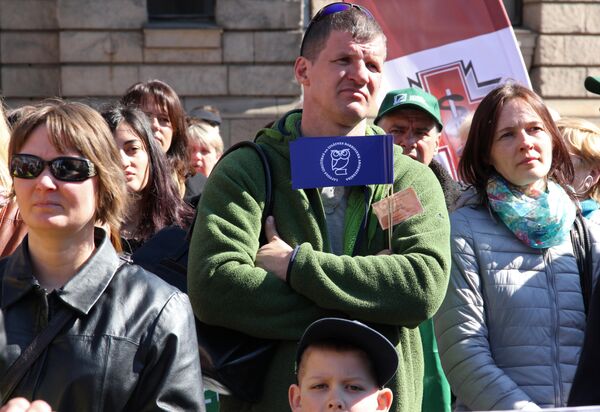 Митинг профсоюзов на Домской площади Митинг профсоюзов на Домской площади - Sputnik Latvija