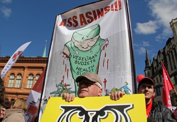 Митинг профсоюзов на Домской площади Митинг профсоюзов на Домской площади - Sputnik Latvija