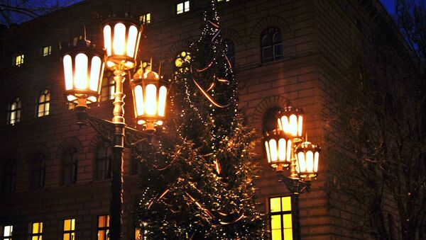 Рождественская елка у здания Сейма - Sputnik Латвия