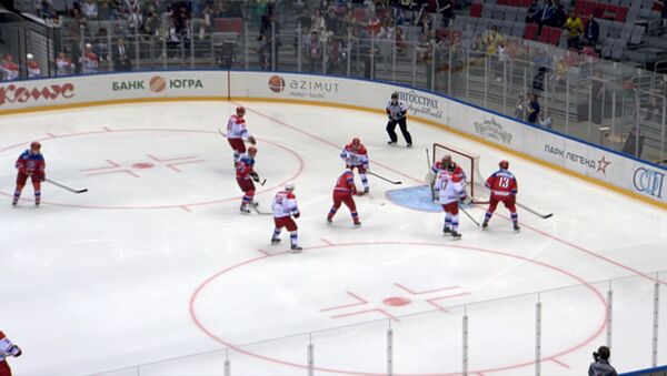 Гол Путина и другие яркие моменты гала-матча Ночной хоккейной лиги в Сочи - Sputnik Латвия