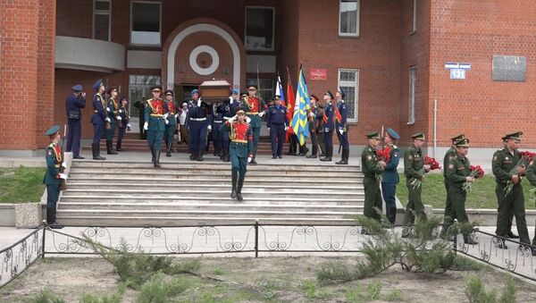 Погибшего в Сирии сержанта похоронили в Воронеже с военными почестями - Sputnik Латвия