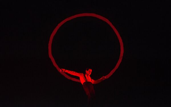 Фотографии с постановки спектакля Андрейса Жагарса с участием Михаила Барышникова - Sputnik Латвия