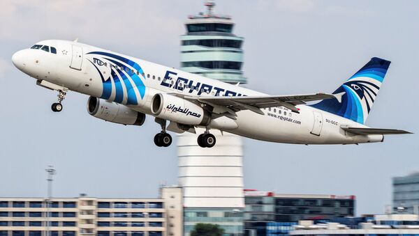Аэробус 320 авиакомпании EgyptAir, который исчез с радаров над Средиземным морем в четверг 19 мая 2016 - Sputnik Latvija