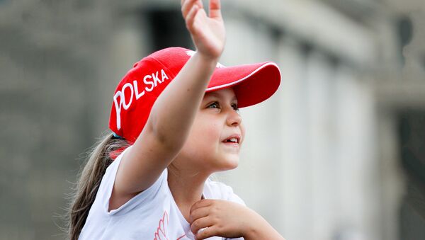 Meitene beisbola cepurītē ar uzrakstu Polija. Foto no arhīva - Sputnik Latvija