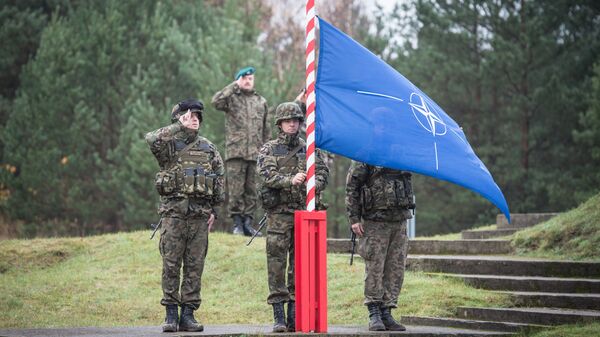 Поднятие флага НАТО - Sputnik Latvija