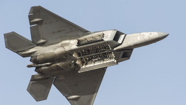ASV iznīcinātājs F-22 - Sputnik Latvija