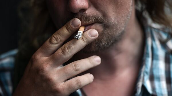 Курение в общественных местах - Sputnik Latvija