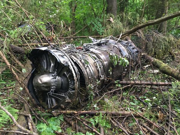На месте крушения истребителя Су-27 в Подмосковье На месте крушения истребителя Су-27 в Подмосковье - Sputnik Latvija