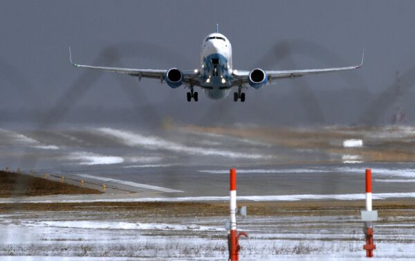 Самолет Boeing 737-800 авиакомпании FlyDubai совершает посадку в аэропорту Внуково - Sputnik Latvija