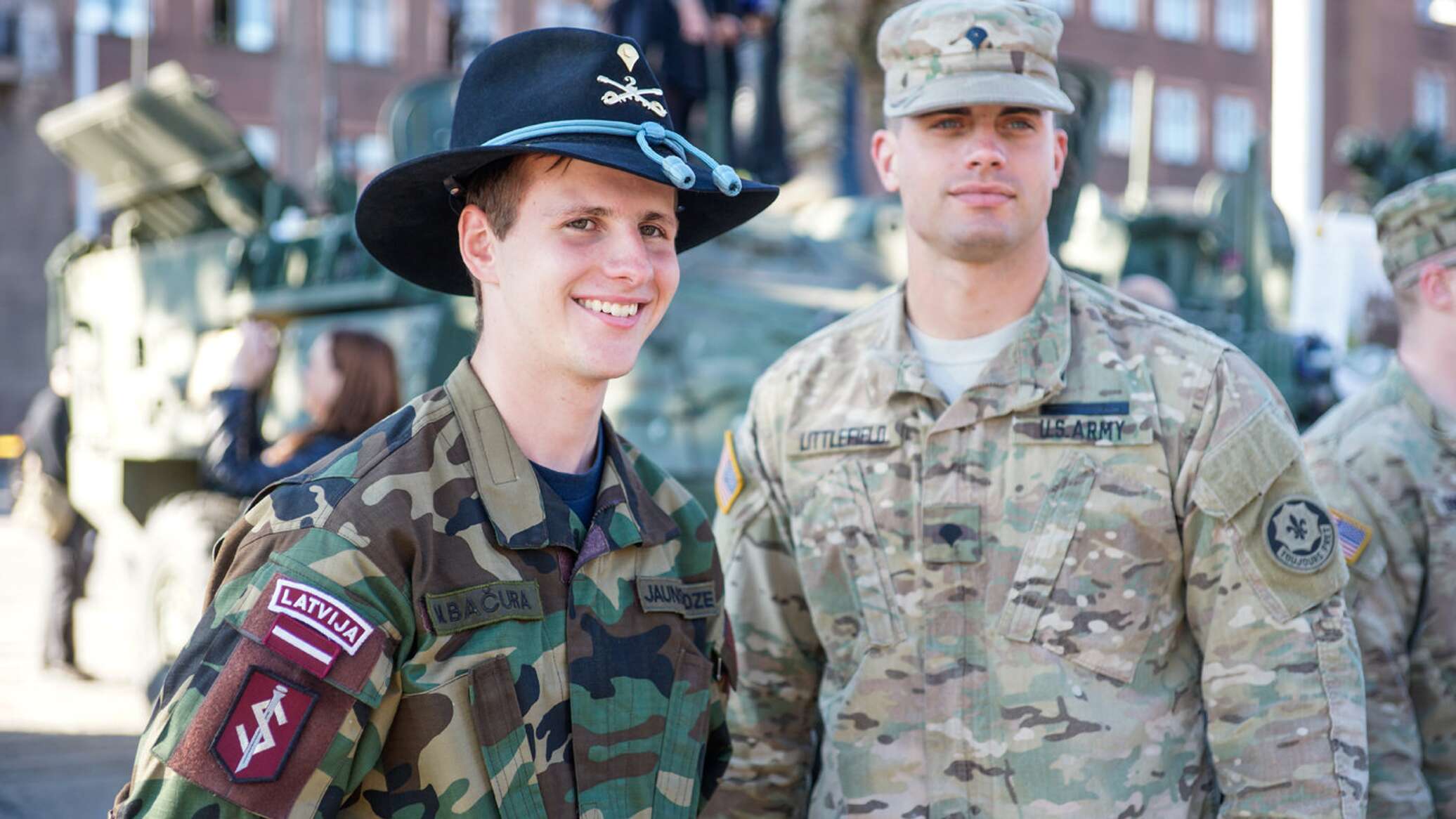 Нато латвия эстония. Солдат НАТО США. Форма Латвийской армии. Американцы в Прибалтике. Американские войска в Прибалтике.