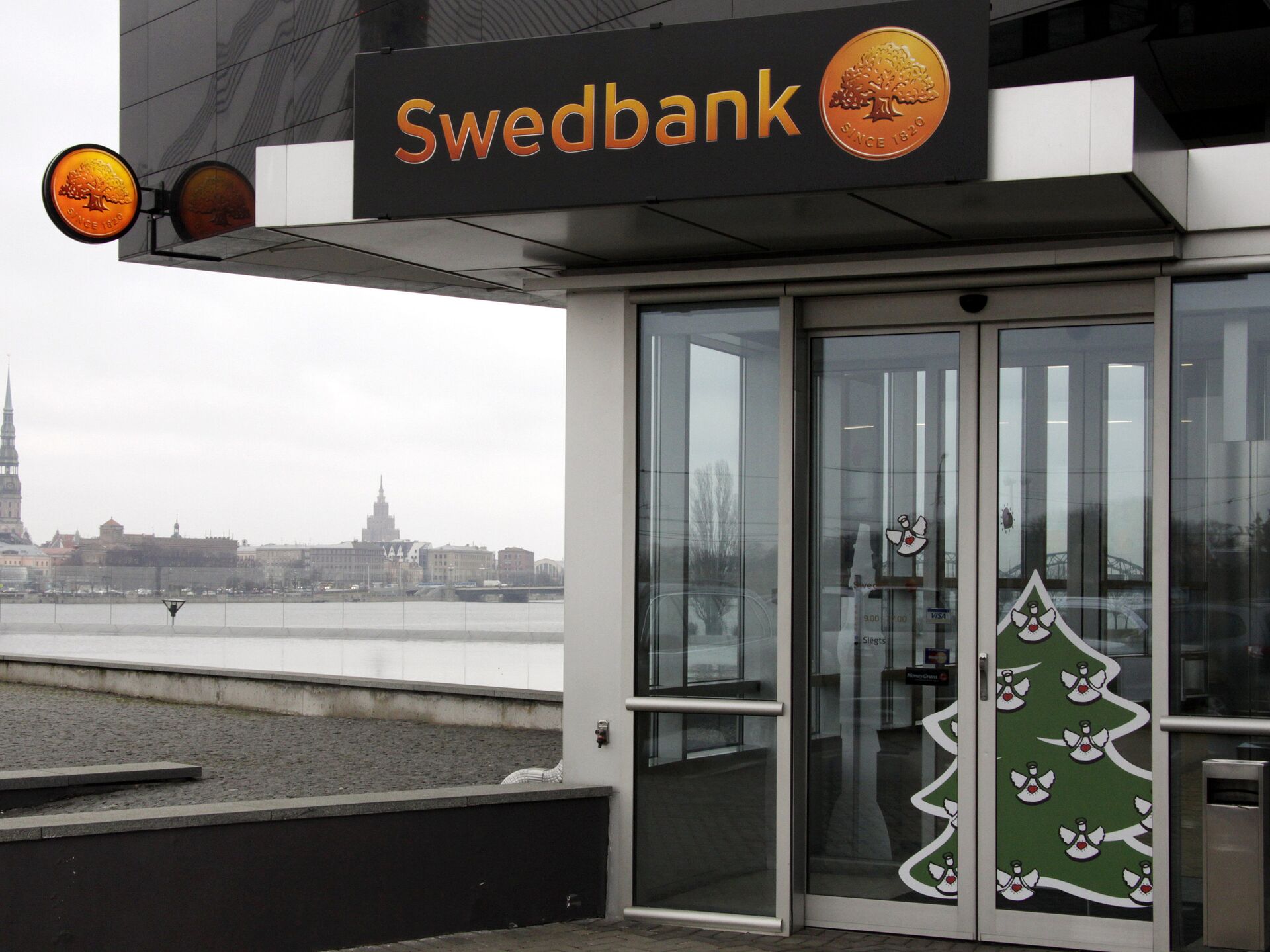 Swedbank lv. Шведбанк. Swedbank Латвия. Банки Латвии Swedbank. Swedbank здание.