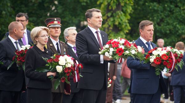 Спикер Сейма Инара Мурниеце, президент Латвии Раймондс Вейонис, премьер-министр Латвии Марис Кучинскис Спикер Сейма Инара Мурниеце, президент Латвии Раймондс Вейонис, премьер-министр Латвии Марис Кучинскис - Sputnik Latvija
