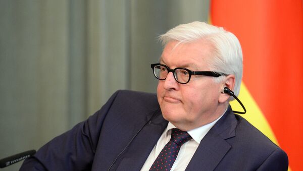 Aizejošais Vācijas Ārlietu ministrijas vadītājs Franks Valters Šteinmeiers - Sputnik Latvija