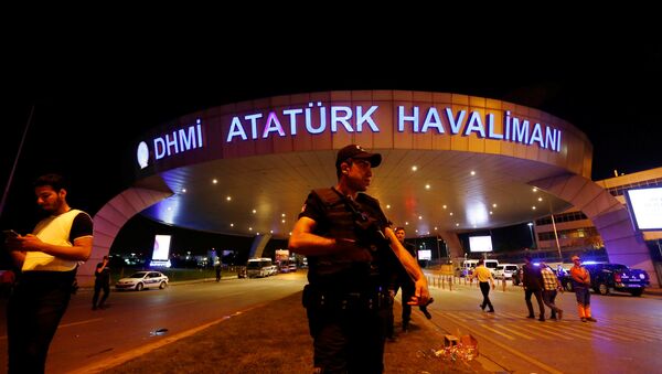 Terorakta vietā Ataturka starptautiskajā lidostā Stambulā. - Sputnik Latvija