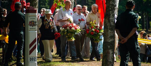 Встреча на Кургане Дружбы Встреча на Кургане Дружбы - Sputnik Латвия
