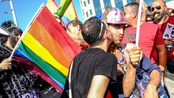 Гей-парад в Стамбуле - Sputnik Латвия