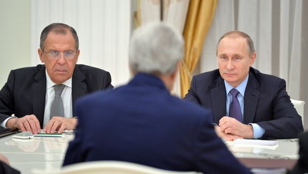 Встреча президента РФ В.Путина с госсекретарем США Д.Керри - Sputnik Latvija