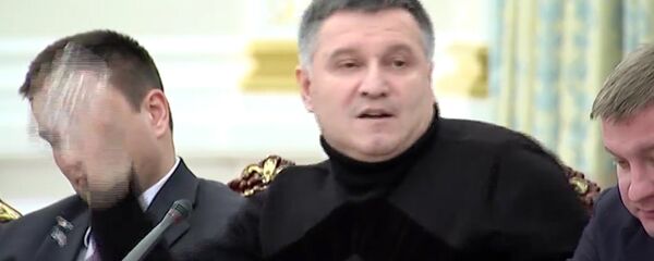 Аваков бросил в Саакашвили стакан с водой. Кадры инцидента Аваков бросил в Саакашвили стакан с водой. Кадры инцидента - Sputnik Латвия