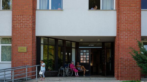 Здание бывшей больницы в Валке теперь занимает Дом престарелых и Служба госдоходов - Sputnik Латвия