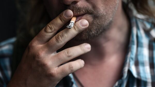 Smēķēšana sabiedriskās vietās. Foto no arhīva - Sputnik Latvija
