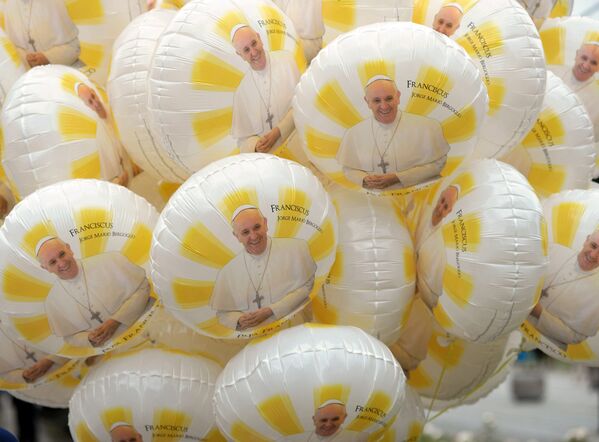 Воздушные шары с изображением Папы Римского - Sputnik Латвия