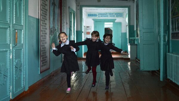 Деревенская школа, 3 место в номинации Краски мира. Гармония жизни (серии) - Sputnik Латвия