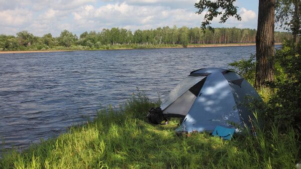 Палатка корреспондента Sputnik на берегу реки Уда близ Нижнеудинска - Sputnik Латвия