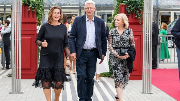 Экс-президент Латвии Валдис Затлерс с супругой Лилитой  также пришли насладиться искуссством - Sputnik Латвия