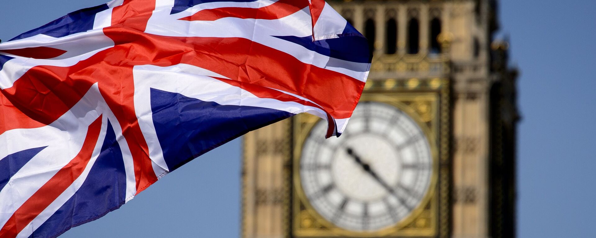 Британский флаг на фоне Биг-Бена в Лондоне - Sputnik Латвия, 1920, 05.09.2022
