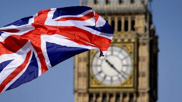Британский флаг на фоне Биг-Бена в Лондоне - Sputnik Latvija