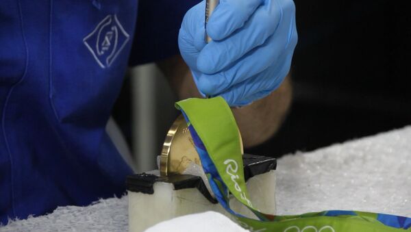 СПУТНИК_Как делают олимпийские медали для ОИ-2016 в Рио-де-Жанейро - Sputnik Latvija