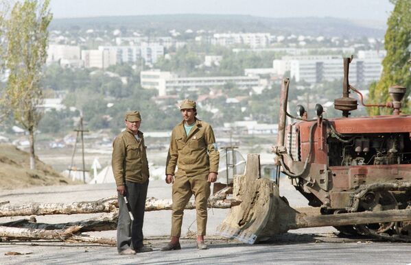 Охрана пункта патрульно-постовой службы при въезде в Гагаузию Охрана пункта патрульно-постовой службы при въезде в Гагаузию - Sputnik Latvija