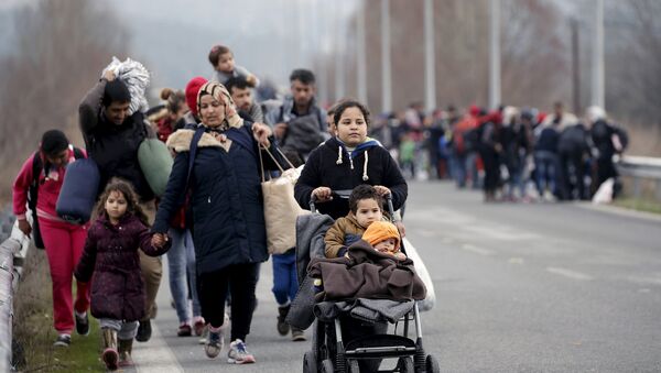 Мигранты в районе границы между Македонией и Грецией. - Sputnik Латвия