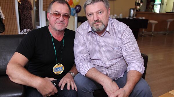 Михаил Черноусов (слева) и Алексей Рощин знают, как рядовые граждане могут содействовать полиции Михаил Черноусов (слева) и Алексей Рощин знают, как рядовые граждане могут содействовать полиции - Sputnik Латвия