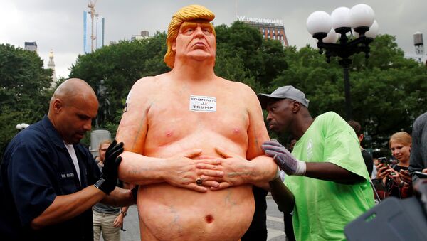 Republikāņu partijas kandidāta ASV prezidenta amatam Donalda Trampa skulptūra - Sputnik Latvija