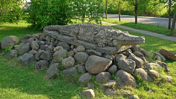 Памятник крокодила в Дундаге - Sputnik Латвия