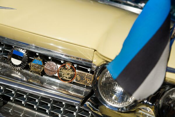 Cadillac DeVille Hardtop Coupe model 59-62 Cadillac DeVille Hardtop Coupe model 59-62 - Sputnik Латвия