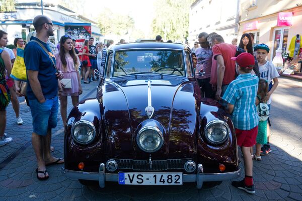 Tatra 87 — чехословацкий автомобиль представительского класса Tatra 87 — чехословацкий автомобиль представительского класса - Sputnik Латвия