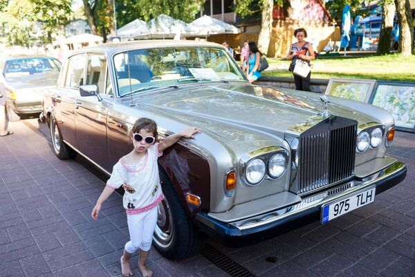 Rolls-Royce Silver Shadow 1979 года выпуска Rolls-Royce Silver Shadow 1979 года выпуска - Sputnik Латвия