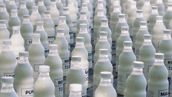 Бутылки молока - Sputnik Латвия