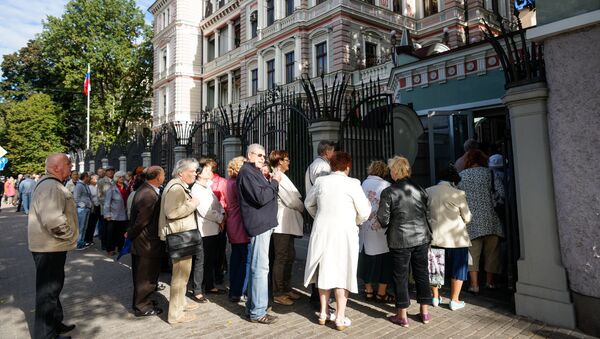 Очередь на избирательный участок в Посольстве России - Sputnik Латвия