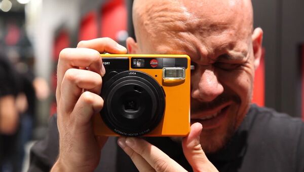 Leica для любителей – компания представила пленочную камеру мгновенной печати - Sputnik Латвия